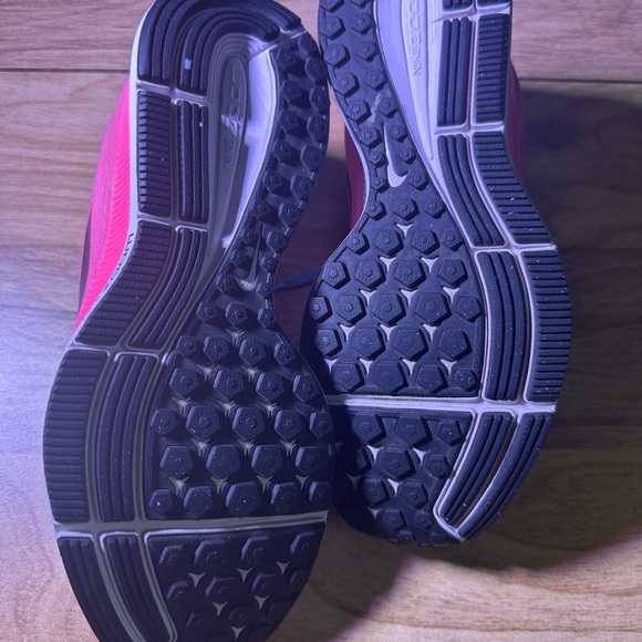 Nike Women's Athletic Shoes in Blue and Pink - Picture 7 of 10